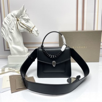 BVLGARI Serpenti Forever 系列 具有現代氣息、都市風情