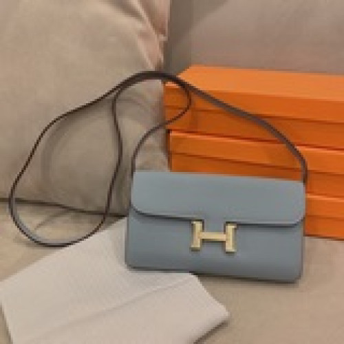 H家出新品咯 Constance 康康斜挎包也可以當手包使用 配置肩帶 配置包裝