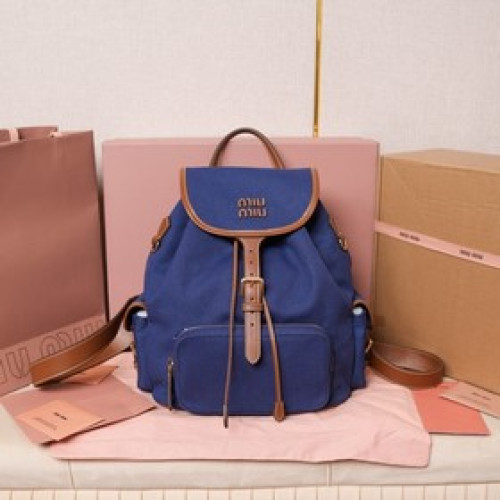 雙肩包出貨 MIUMIU新品學院風雙肩包：5BZ042，帆布與高品質小牛皮的完美