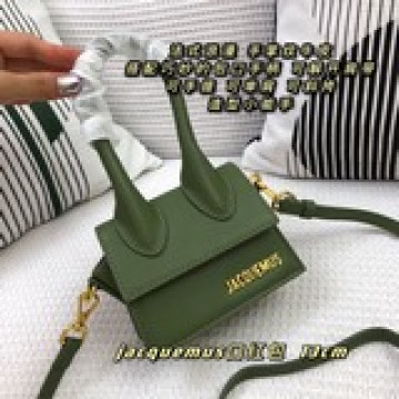 小jacquemus口紅包  2021春夏系列上新 多種背法 展示不一樣的法式浪