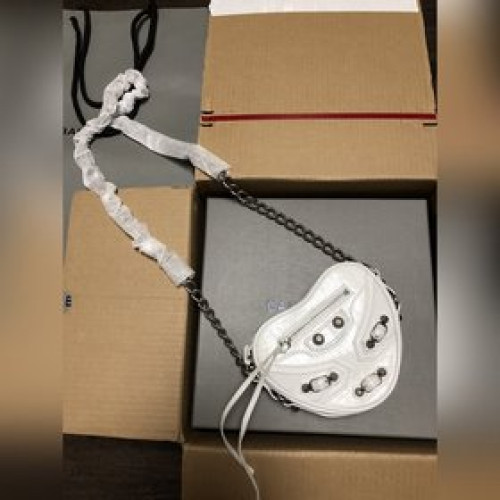 原單巴黎，BALENCIAGA新款Le Cagole Heart，和CHANEL