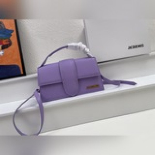 新顔色  配盒子 Jacquemus*手提單肩包獨特的包身設計 加上手提時髦又