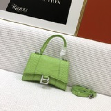 鳄魚紋 迷你，Balenciagα全新推出了帥爆的Hourglass沙漏兩用腰包