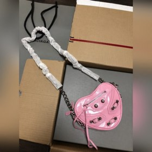 原單巴黎BALENCIAGA新款Le Cagole Heart，和CHANEL的