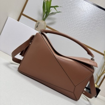 LOEWE 新款 大號納帕羊皮革 Featherlight Puzzle 手袋