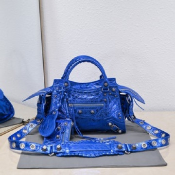 進口爆裂羊皮，顔色：寶石藍，尺寸：26*13*18 Balenciaga 巴黎世