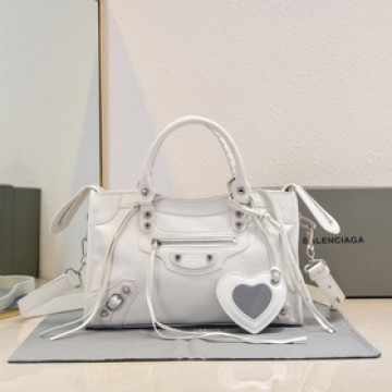 Balenciaga，新款機車包經典系列重現，時尚潮流，比舊版更簡潔大方，輕巧，