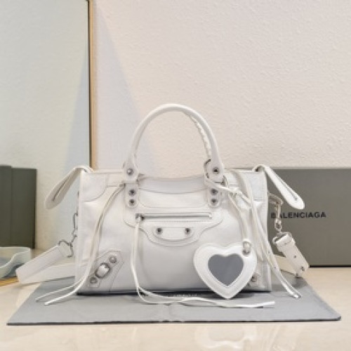 Balenciaga，新款機車包經典系列重現，時尚潮流，比舊版更簡潔大方，輕巧，