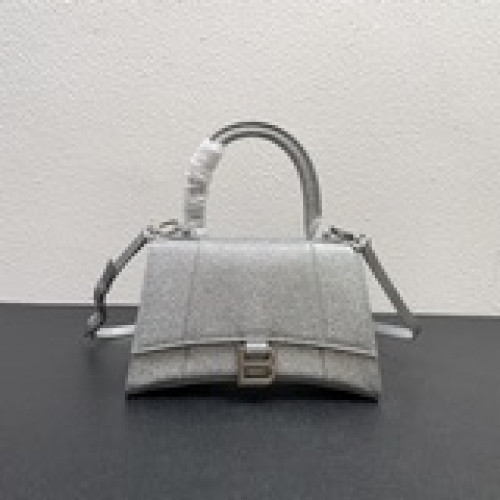 尺寸23cm/19cmBalenciagα全新推出了帥爆的Hourglass沙