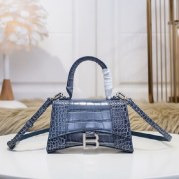 小號沙漏包鳄魚 紋系列 Balenciaga 巴黎世家全新推出了帥爆的Hourg