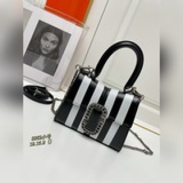 小號Marc Jacobs logo标牌MJ專櫃23年新款單肩斜挎手提沙漏包，
