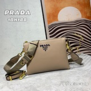 首發普拉達《PRADA》雙肩帶 “意大利制造”設計精湛[偷笑]打造沉穩架勢，經典