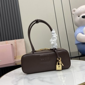 【新品】M家25ss單肩包 火爆全網中 超美Beau手袋融合了複古風格當代精神，