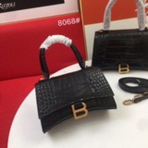 鳄魚紋 迷你，Balenciagα全新推出了帥爆的Hourglass沙漏兩用腰包