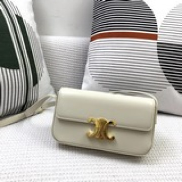 最新Celine 爆款 中古包 腋下包 來啦  新色出貨   尺寸：20cm。1