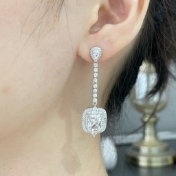 9 2 5 9780170 蒂芙尼白鑽耳環。宴會派對 女王範兒 柔美和華麗色彩，
