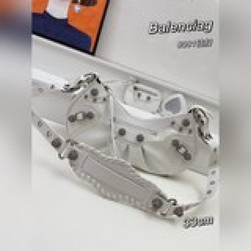 大小閃磚款｛油蠟皮②個尺寸｝Balenciag* Le Cagole 半月牙