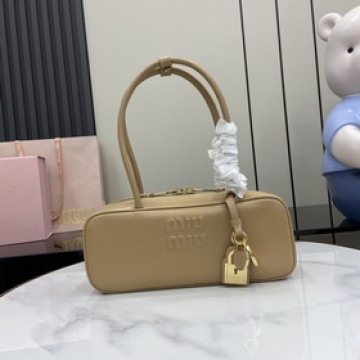 【新品】M家25ss單肩包 火爆全網中 超美Beau手袋融合了複古風格當代精神，