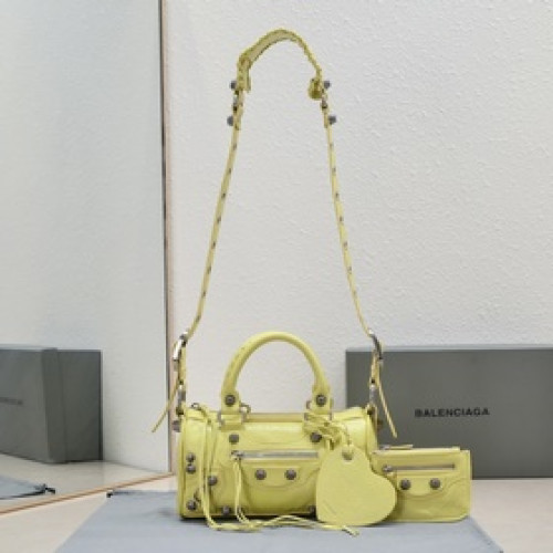 Balenciaga新款旅行包！迷你號22cm*12*10 ，檸檬黃