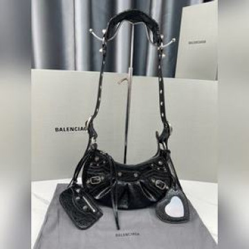 升級版本 【黑色銀扣】balenciaga Le Cagole 半月牙腋下包/