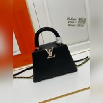 星辰珠光色 貝殼扣 本款 capucines mm 手袋展現 taurillon