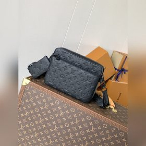 頂級原單 變碼芯片 頭層皮 M46602 本款Discovery腰包取材柔軟Mo