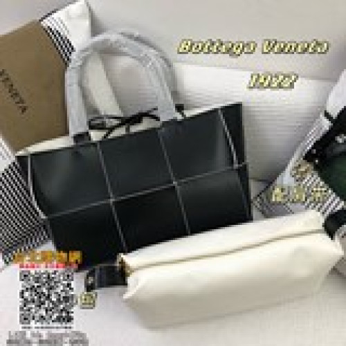 新款 BV編織皮托特3格氣質款的托特包來啦 編織元素加上紅棕包身簡直是通
