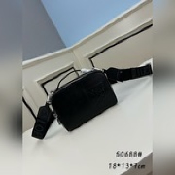 相機包新成員來咯 現貨現貨√今年流行的橫款版型 情侶款 緞面牛皮質感滿分搭配