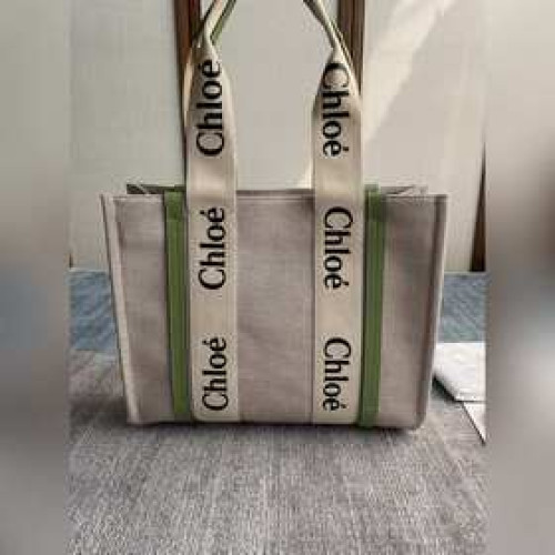 綠玉色中號Chloe堪稱潮包制作機，就在2026年伊始，有一款默默賣翻的手提袋W
