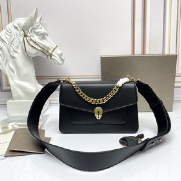 BVLGARI Serpenti Forever 系列 具有現代氣息、都市風情