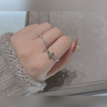 9 2 5 6420110  （剩碼數：6.8） 蒂芙尼箭頭滿鑽戒指 超好賣[害