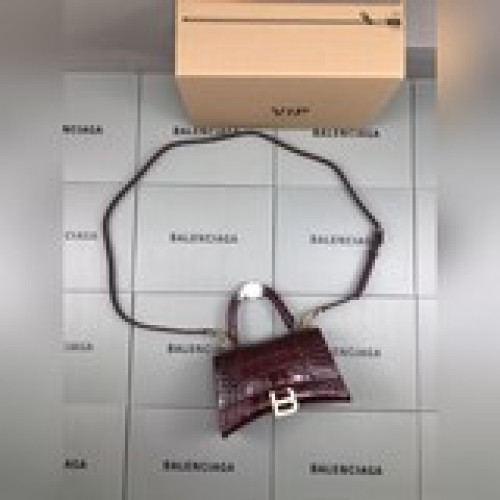 鳄魚紋酒紅色升級版頂級原單，配vip全套包裝，Balenciagα本季重磅Hou