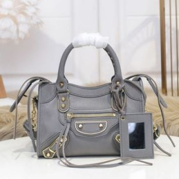 Balenciaga 巴黎x家 原單品質 經典代表作機車包，好美又耐看-原版山羊