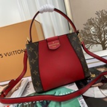 口碑滿滿的贊！Lv55270 誕生於1932年的香檳酒袋Noe以全新面貌回歸20