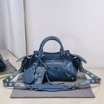 進口爆裂羊皮，顔色：灰藍，尺寸：26*13*18 Balenciaga 巴黎世家