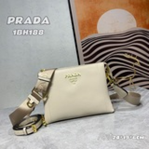 首發普拉達《PRADA》雙肩帶 “意大利制造”設計精湛[偷笑]打造沉穩架勢，經典