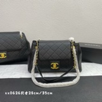 香奶奶 中古包實用能裝簡約大氣背的方式衆多：單肩  斜挎  流浪背法牛皮xx