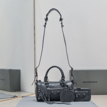 Balenciaga新款旅行包！迷你號22cm*12*10 ，深灰