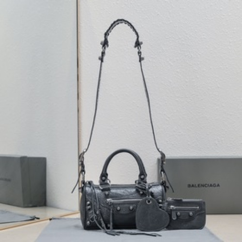 Balenciaga新款旅行包！迷你號22cm*12*10 ，深灰