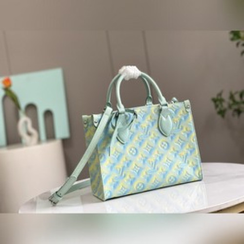 海外原單46168新款三色出貨，本款 OnTheGo 小號手袋出自 Summer