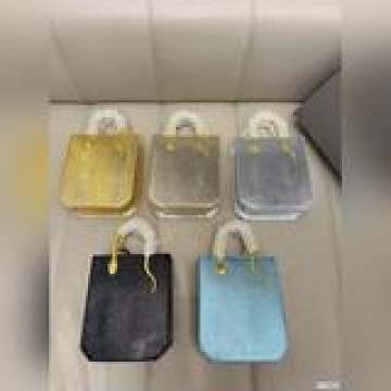 配盒子酷女孩必備單品甲寶格麗迷你托特包型哇塞～這金屬蛇形手柄高級感滿滿拽拽