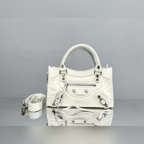 Balenciaga city mini白色，銀扣 經典機車包 巴黎世家最具标志