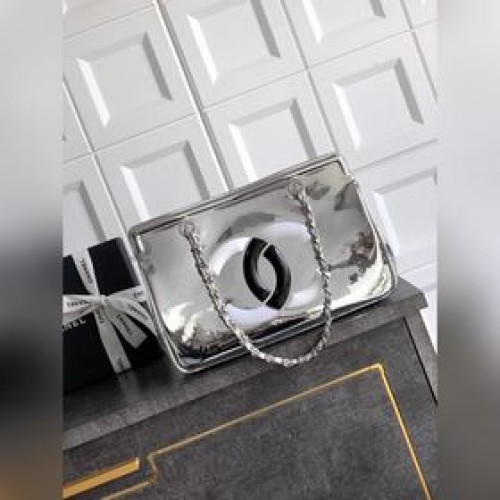 銀色啞克力大logo CHANEL 托特包 優雅，是随身攜帶的氣場，标志性log