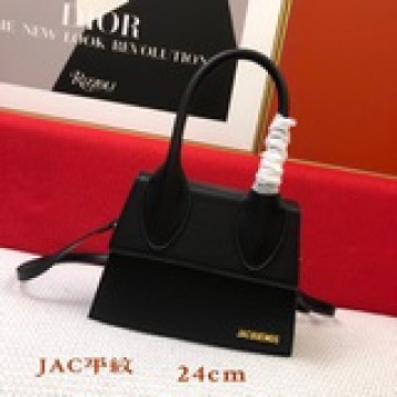 ins超火的 jacquemus 新色登場啦～實實在在的斷貨王 一包難求～鬼才設