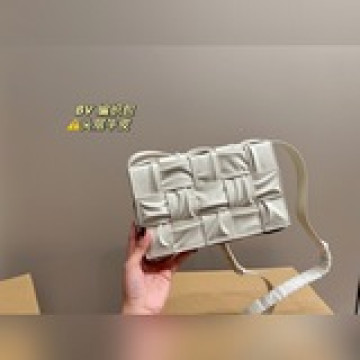 尺寸23.14BV 編織包搭配休閑風的穿搭 舒适又有活力超級耐看