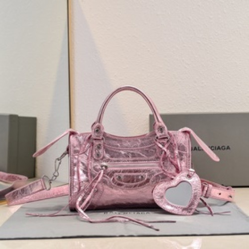 Balenciaga，新款機車包經典系列重現，時尚潮流，比舊版更簡潔大方，輕巧，