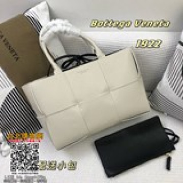 新款BV編織皮托特3格氣質款的托特包來啦 編織元素加上紅棕包身簡直是通勤