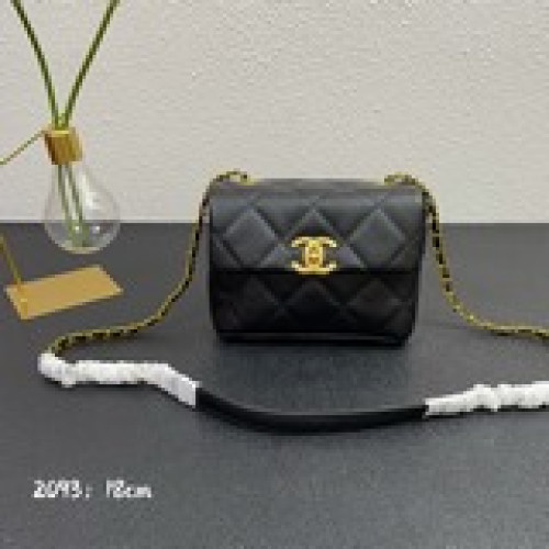 香奈兒方胖子口蓋牛皮包 春必夏備，[色]永不淘汰，精心打每造一針每一線的精做緻工