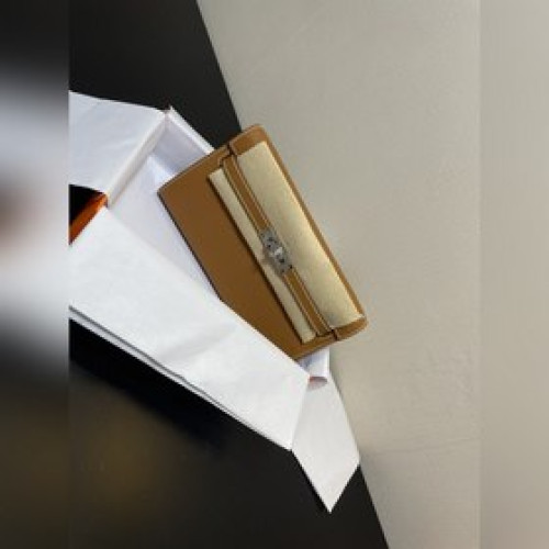 Kelly woc熱銷款，每個人必收款，實用，多用處，細節圖 顔色金棕色，皮質
