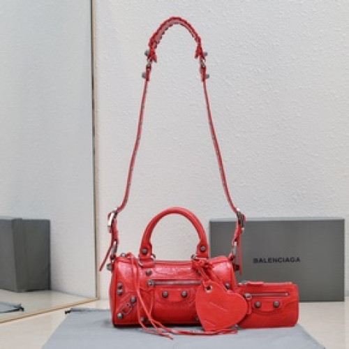 Balenciaga新款旅行包！迷你號22cm*12*10 ，紅色